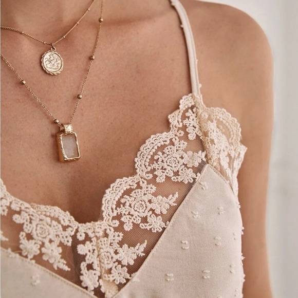 New V Neck Swiss dot sleeveless top - Picture 5 of 6